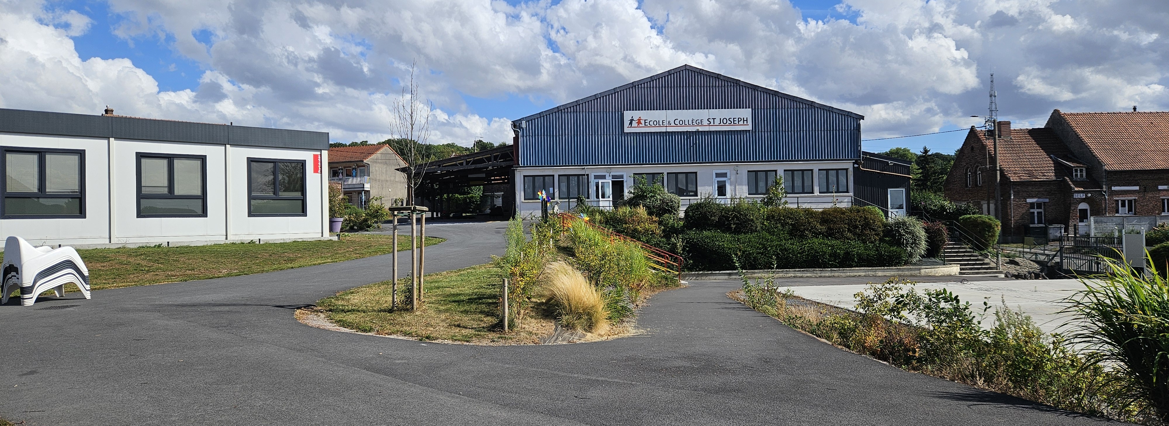 École & Collège Saint-Joseph - Vue extérieure